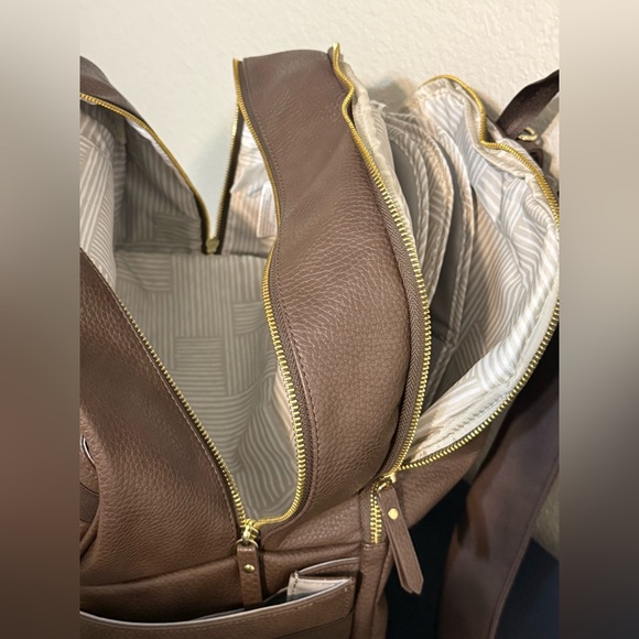 Petunia Pickle Bottom 2 in 1 Breast Pump Diaper Bag Backpack & Accessories - Picture 2 of 4